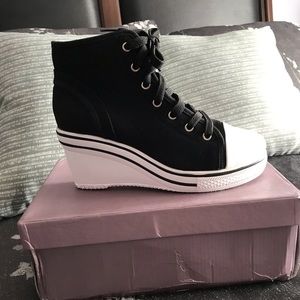 Converse Wedge Sneaker